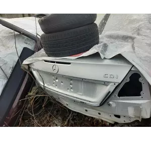 Крышка багажника на Mercedes W211
